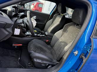 Peugeot 2008 1.2 Hybrid 136 GT picture 11