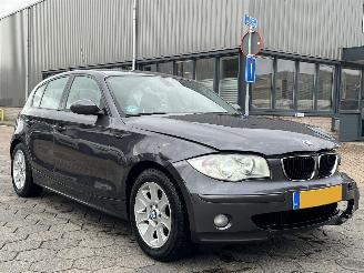 uszkodzony samochody osobowe BMW 1-serie 118i High Executive 2005/4