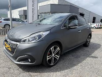 Vaurioauto  passenger cars Peugeot 208 1.2 PureTech GT-line 2016/1