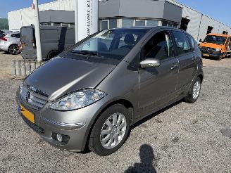 krockskadad bil auto Mercedes A-klasse AUTOMAAT 170 Elegance 2005/9