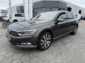 Schadeauto Volkswagen Passat Variant 1.8 TSI Business Edition R 2015/1