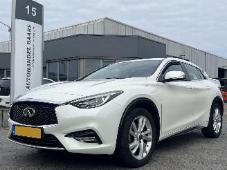 skadebil auto Infiniti Q30 1.6t Premium 2016/3