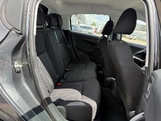 Peugeot 208  picture 13
