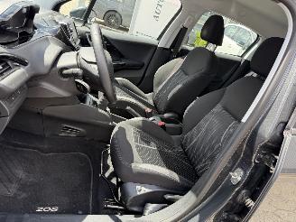 Peugeot 208  picture 9