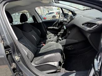Peugeot 208  picture 14