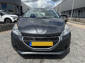 Peugeot 208  picture 2