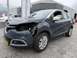 krockskadad bil auto Renault Captur 0.9 TCe Expression 2015/3