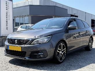 damaged passenger cars Peugeot 308 SW 1.6 BlueHDI Blue Lease Executive 2017/9
