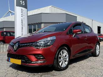 krockskadad bil auto Renault Clio 0.9 TCe Zen 2016/11