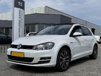 uszkodzony samochody osobowe Volkswagen Golf 1.2 TSI Comfortline PANO 2014/3