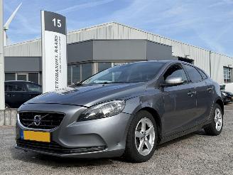 Damaged car Volvo V-40 2.0 D2 Kinetic Business 2015/8
