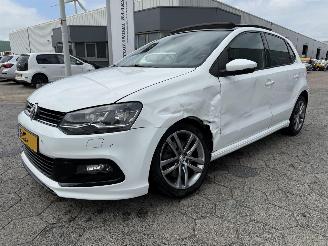 skadebil auto Volkswagen Polo Panoramadak AUTOMAAT TSI Highline 2015/3