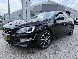 Vaurioauto  passenger cars Volvo V-60 1.5 T3 Polar+ Dynamic 2018/2