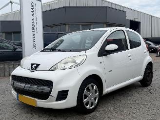 krockskadad bil auto Peugeot 107 1.0-12V Millesim 200 2010/11