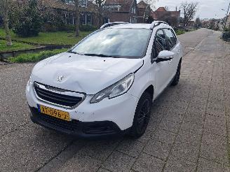 skadebil auto Peugeot 2008 1.2 blue lease 2014/9