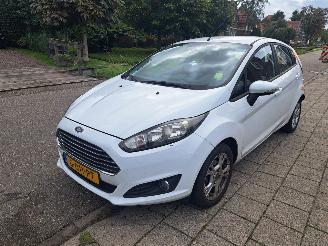 Vaurioauto  passenger cars Ford Fiesta 1.25i sen edition 2014/2