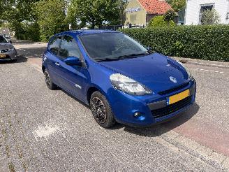 Unfallwagen Renault Clio 1.2-16v 2010/7