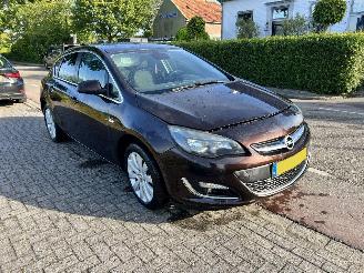 Schadeauto Opel Astra 1.6 CDTi Edition 2015/9