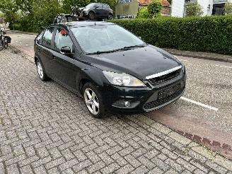 Salvage car Ford Focus 1.6-16V 2011/3