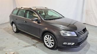 Schadeauto Volkswagen Passat 2.0  TDI 2010/11