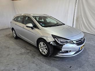 Voiture accidenté Opel Astra SPORTS TOURER 1.4 Business+ 2018/1
