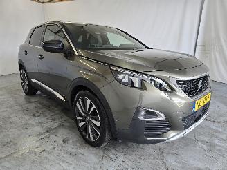 damaged passenger cars Peugeot 3008 1.2 PureTech GT Line 2017/1