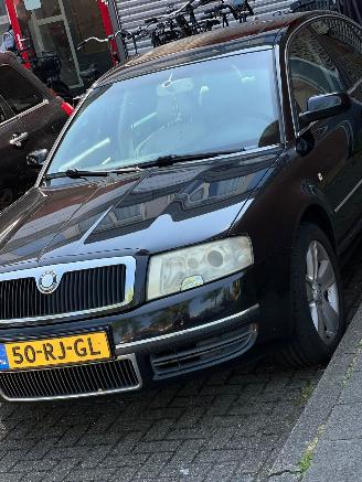 krockskadad bil auto Skoda Superb 2.8 V6 Elegance 2005/4