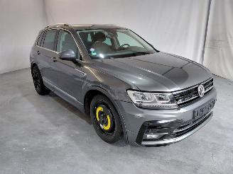 Schadeauto Volkswagen Tiguan 1.4 TSI ACT Highl. 2018/4
