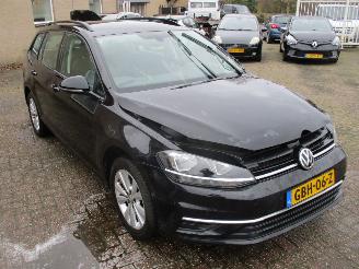Voiture accidenté Volkswagen Golf Variant 1.0 TSI Trendline 2020/1