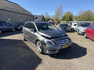 Schadeauto Mercedes B-klasse 180 Ambition REST BPM €500,-!!! 2012/8