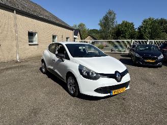 Vaurioauto  passenger cars Renault Clio 0.9 TCe Authentique 2014/1