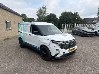 Vaurioauto  passenger cars Ford Transit E-Transit Courier Trend 44 kWh 2025/12