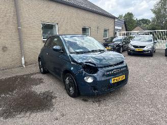Unfallwagen Fiat 500E RED 42 kWh 2022/6