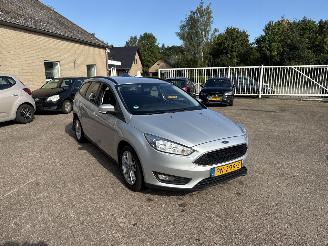 damaged passenger cars Ford Focus 1.0 Lease Edition REST BPM €600,-!!! 2017/8