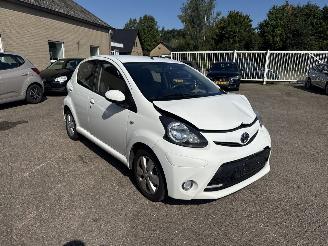 Voiture accidenté Toyota Aygo 1.0 VVT-i Dyn. Or. 2013/5