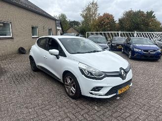 skadebil auto Renault Clio 0.9 TCe Zen REST BPM €400,-!!! 2018/9