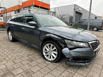 Damaged car Skoda Superb Combi 1.4 TSI iV Business Edition Plus 2021/4