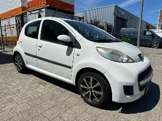 Damaged car Peugeot 107 1.0-12V XS 2010/9