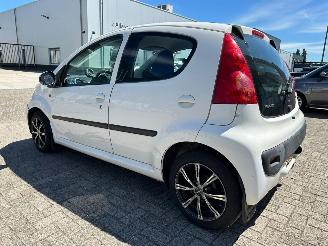 Peugeot 107 1.0-12V XS picture 4
