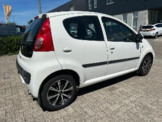 Peugeot 107 1.0-12V XS picture 6