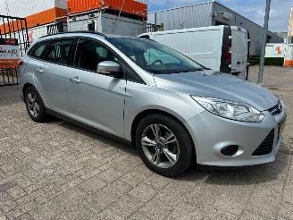 Schadeauto Ford Focus Wagon 1.0 EcoBoost Edition 2013/12