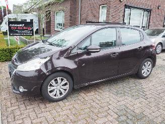 Schadeauto Peugeot 208 1.2 Vti active 2013/11