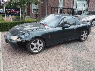 Vaurioauto  passenger cars Mazda MX-5 1.8i Automaat 1998/8