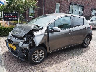 Schadeauto Toyota Yaris 1.5 VVT-i Dynamic 2019/10