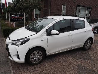 Unfallwagen Toyota Yaris 1.5Hybrid Active 2019/9