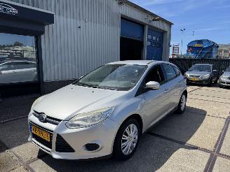 Vaurioauto  passenger cars Ford Focus 1.6 AIRCO 5-DEURS 2011/6