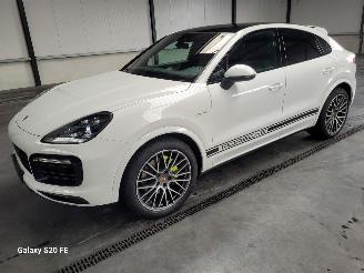Schadeauto Porsche Cayenne Coupe 3.0 e-Hybrid 340-KW Automaat AWD 2021/10