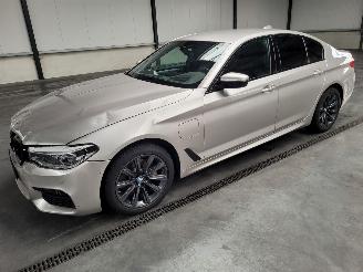 Vaurioauto  passenger cars BMW 5-serie 530e Limo 185-KW Automaat Sport-Line Plug-In 2019/3