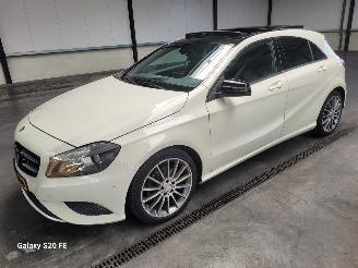 krockskadad bil auto Mercedes A-klasse 180 90-KW 6-Bak Prestige 5drs Panoramadak 2013/6
