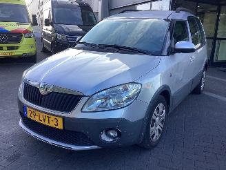 krockskadad bil auto Skoda Roomster 12.TSI 2010/7